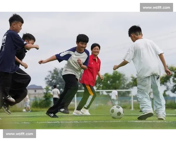 眼里有光，脚下有风：那些用热爱点燃绿茵的少年们